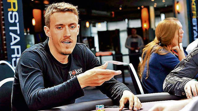 Wolfsburg's forward Max Kruse fined by the club after forgetting his €75k poker winnings in the back of a taxi