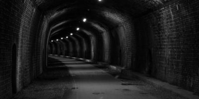 Underground Poker Game in Bosnia: Folding Aces Full Is +EV?